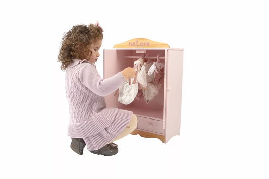 Arias lėlės rūbelių spinta su stalčiais, Gamta