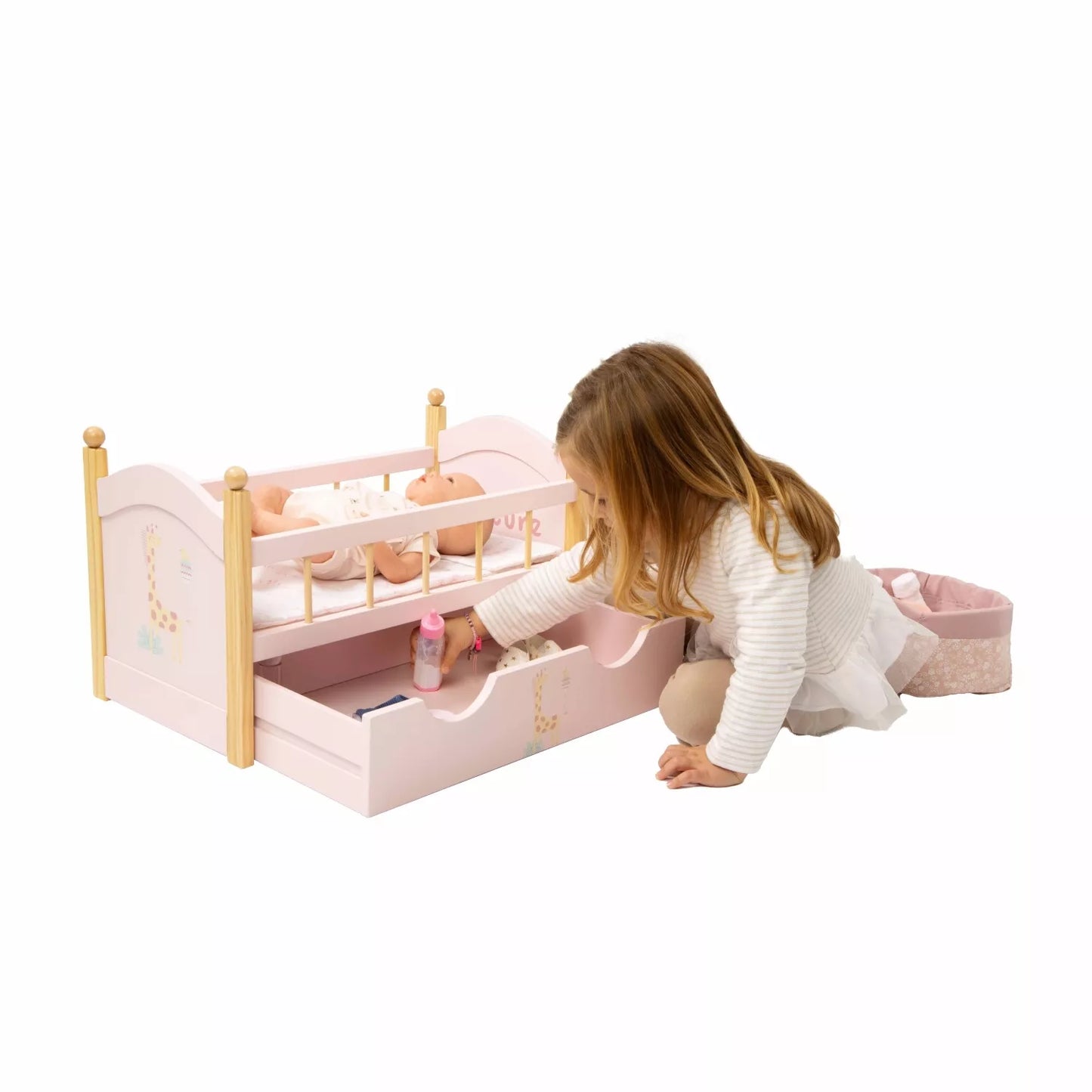 Arias lėlės lovelė su stalčiumi, Gamta