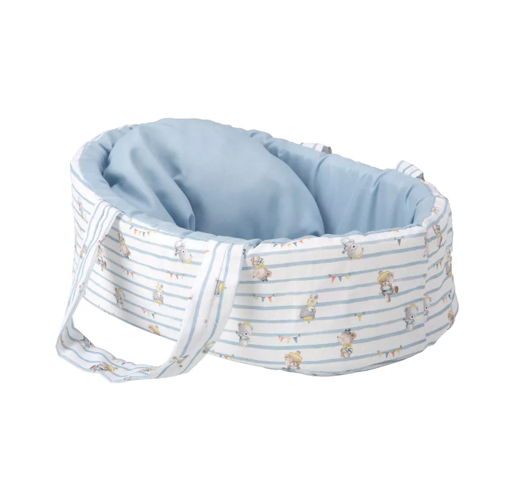 Arias kūdikėlis žydroje nešyklėje su meškiukais, 26 cm