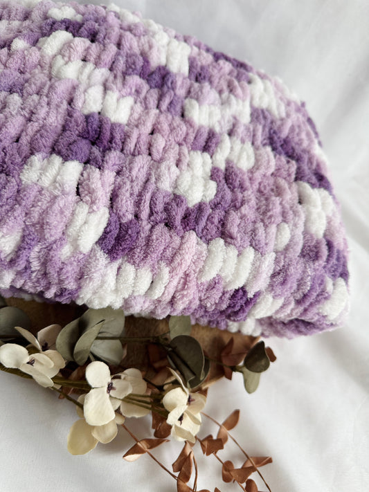 Violetinis rankų darbo pliušinis pledukas kūdikiui