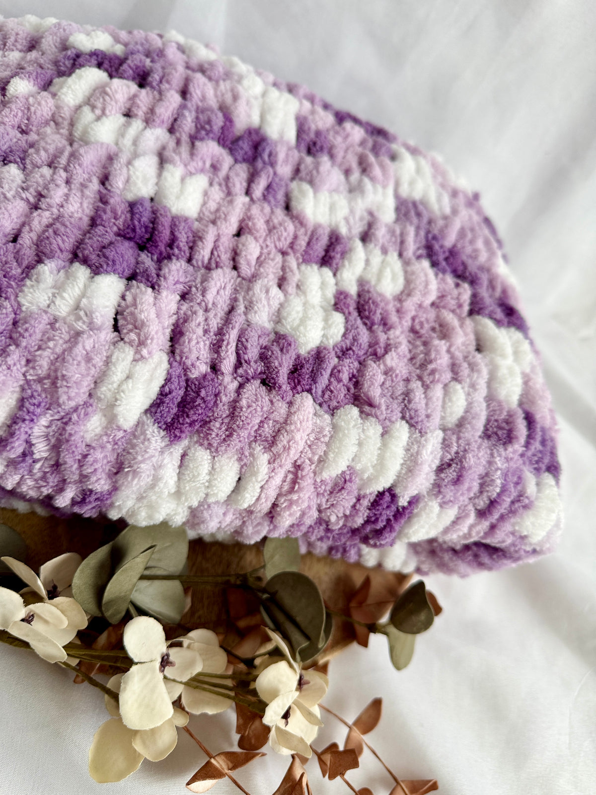 Violetinis rankų darbo pliušinis pledukas kūdikiui