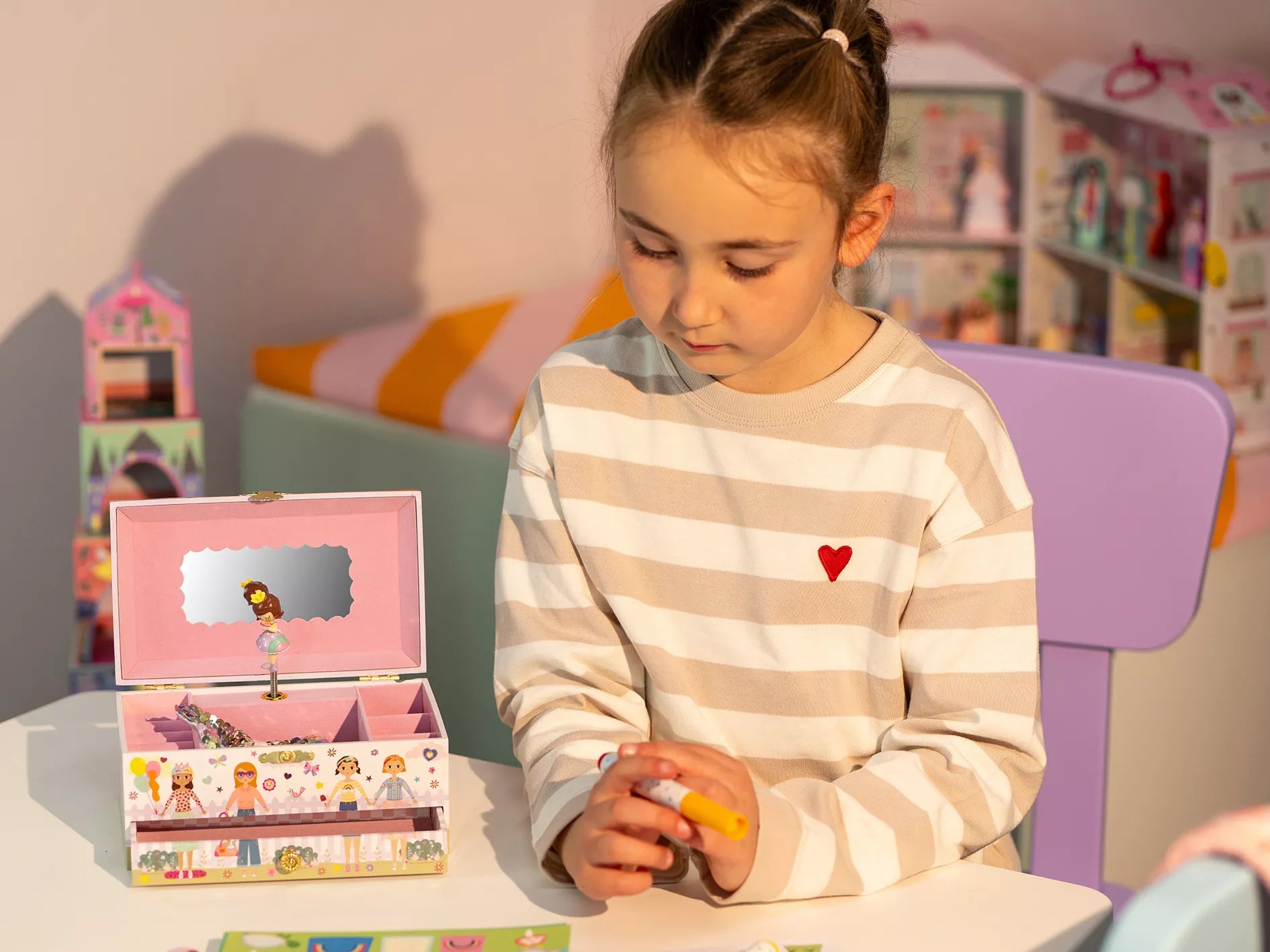 Muzikinė papuošalų dėžutė, Geriausios draugės