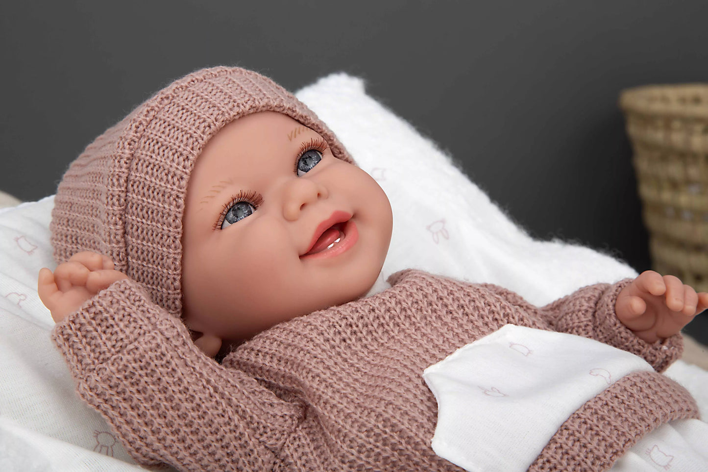 Arias kūdikėlis su megztuku, 35 cm