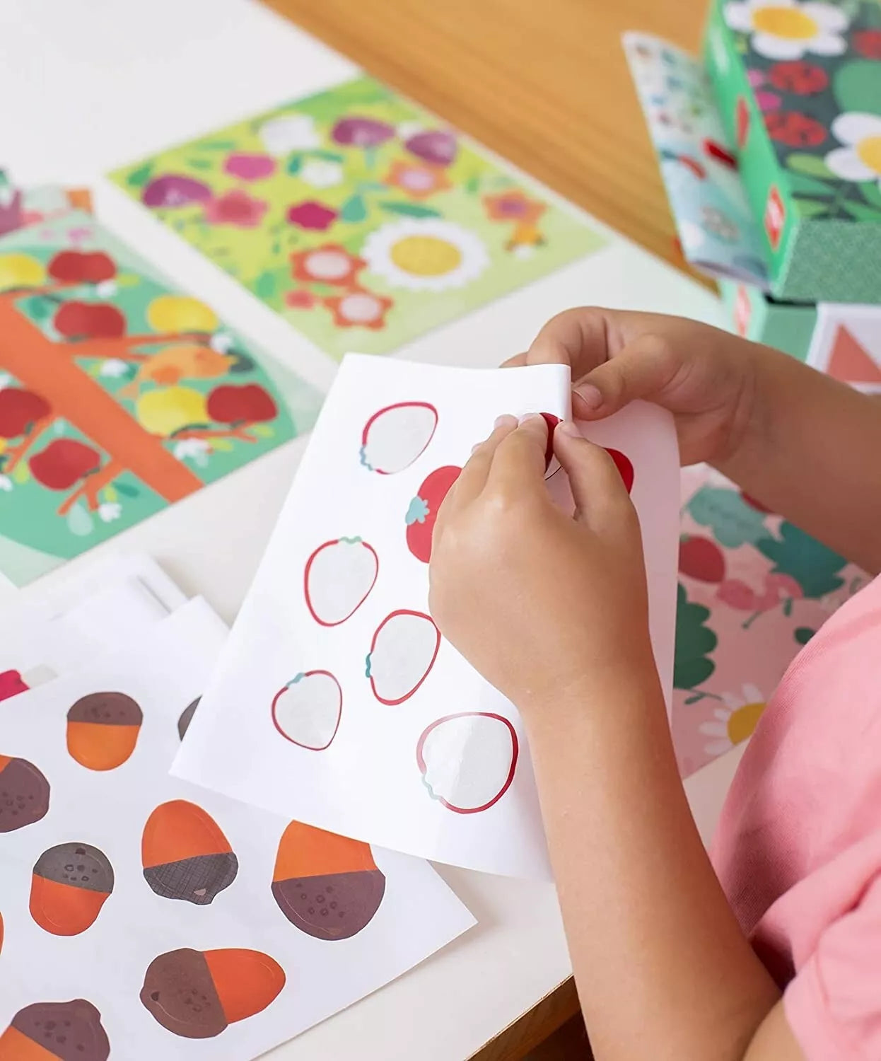 Lipdukų žaidimas „Ladybug“