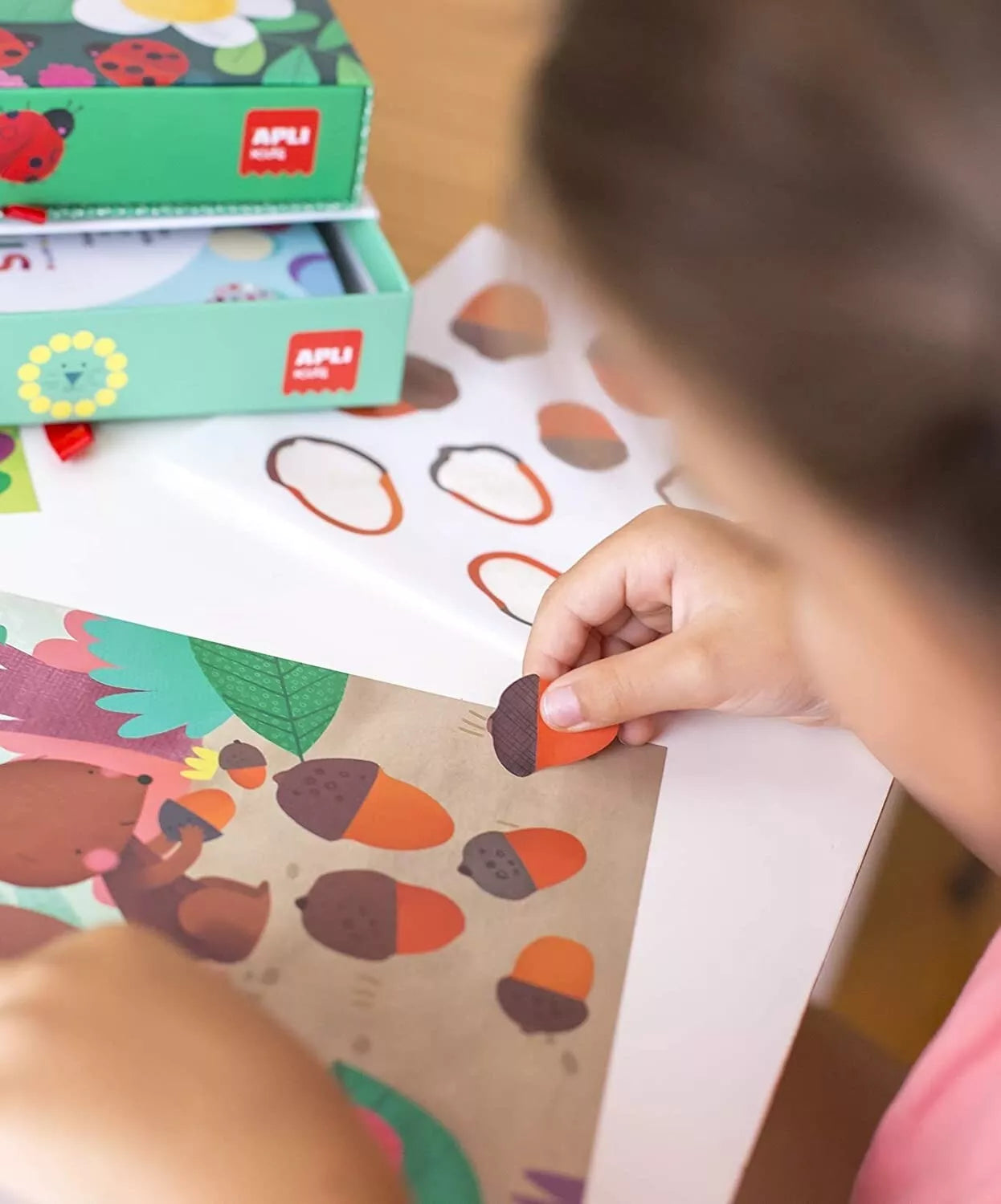 Lipdukų žaidimas „Ladybug“