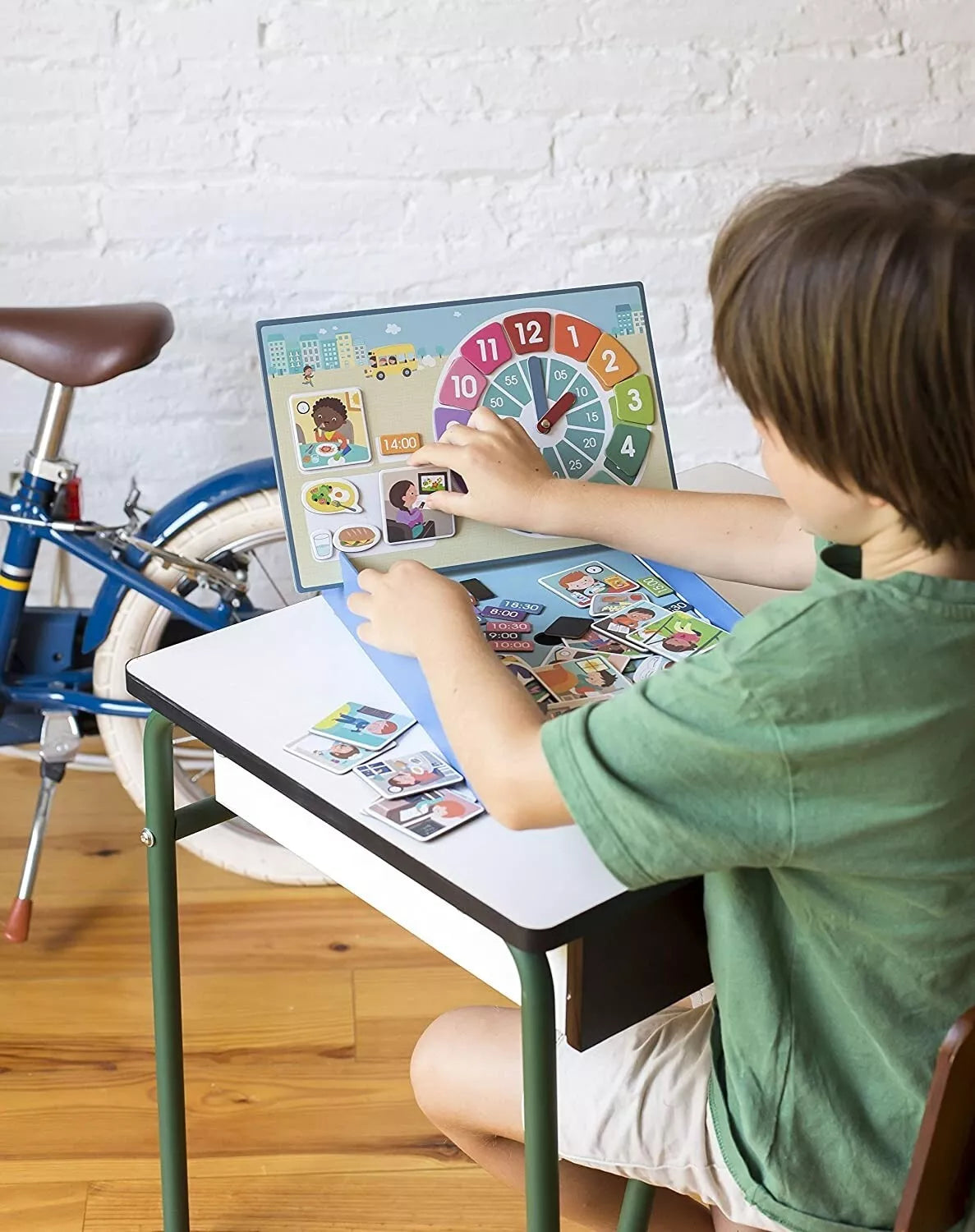 Magnetinis žaidimas-dėlionė „Valandos”