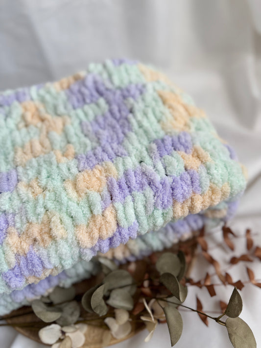 Violetiniai mėtinis rankų darbo pliušinis pledukas kūdikiui