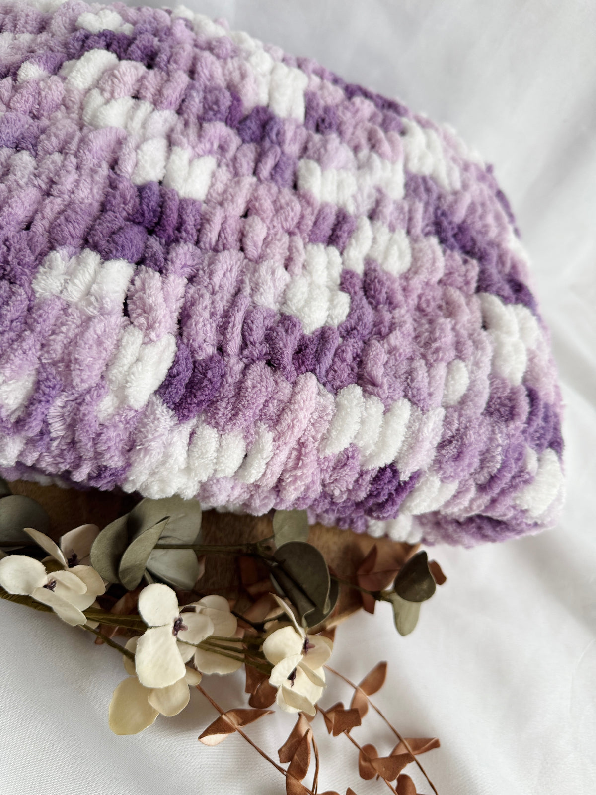 Violetinis rankų darbo pliušinis pledukas kūdikiui